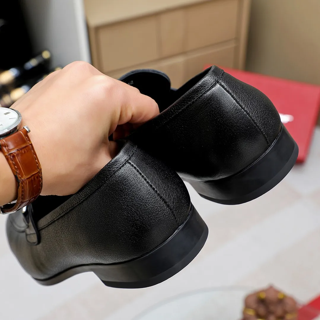 Men's shoes 💰460 🔥Ferragamo's new men's casual slip-on shoes🇨🇳Official website original 1:1 mold, original quality💯Fine workmanship, high-end luxury☘The upper is made of imported Italian first-layer cowhide🌴Luxurious water dyeing🐂Leather lining🍓Rubber wear-resistant and non-slip outsole, breathable and comfortable to wear🍍The first choice for high-grade men, 5 colors available! Code number 38-44 (45.46. Customized)